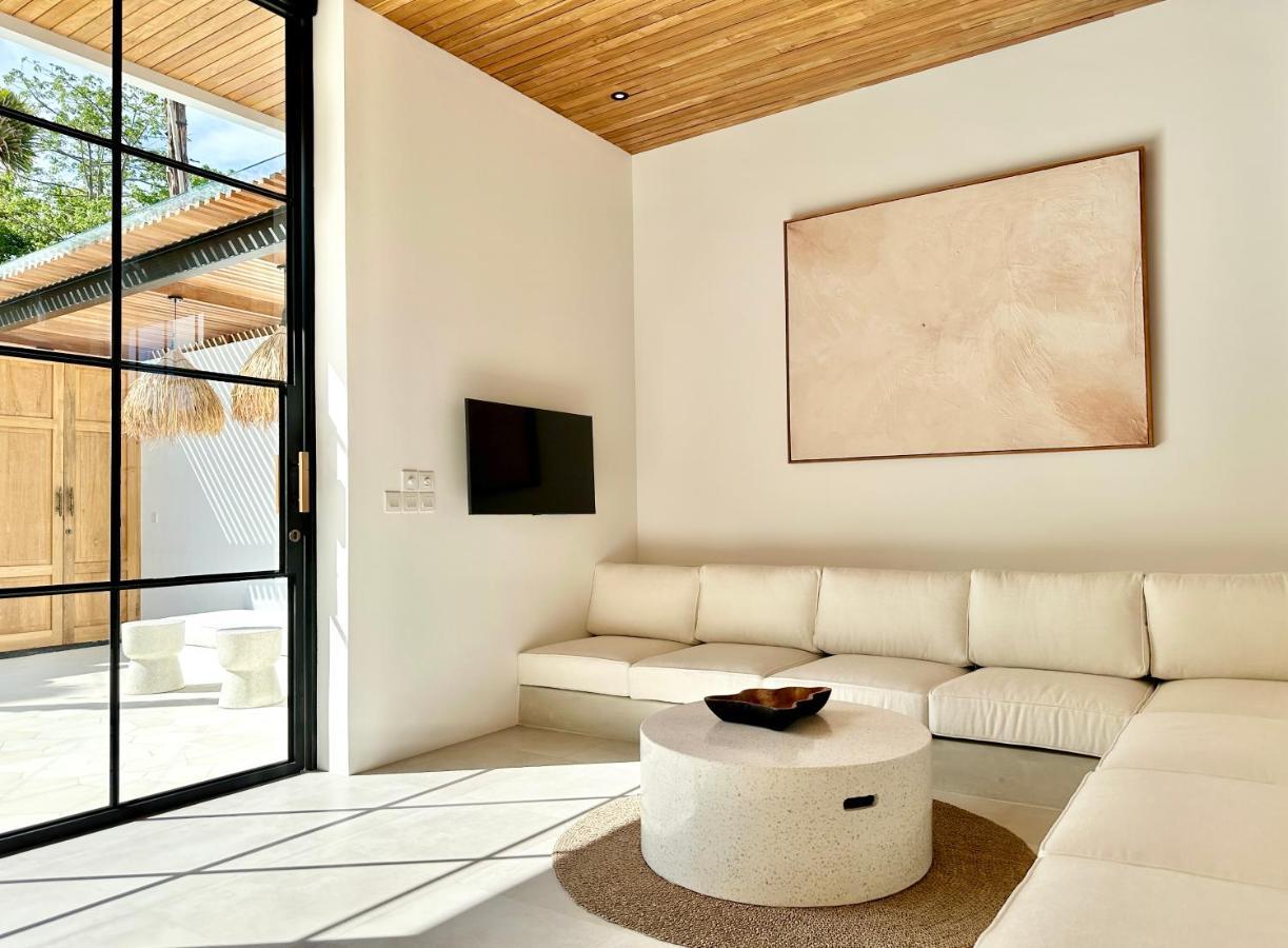 The Suites By The Young Villas Uluwatu  Exterior photo