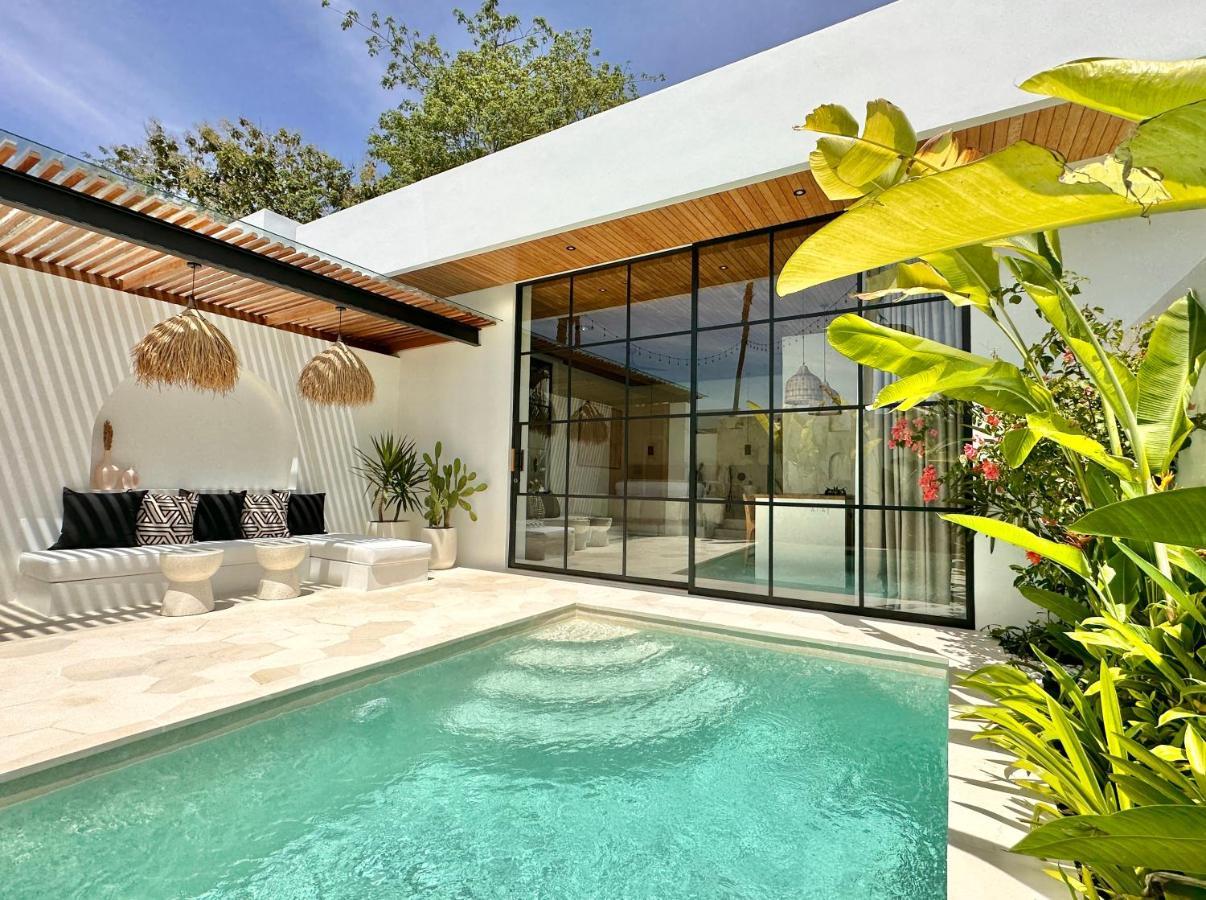 The Suites By The Young Villas Uluwatu  Exterior photo