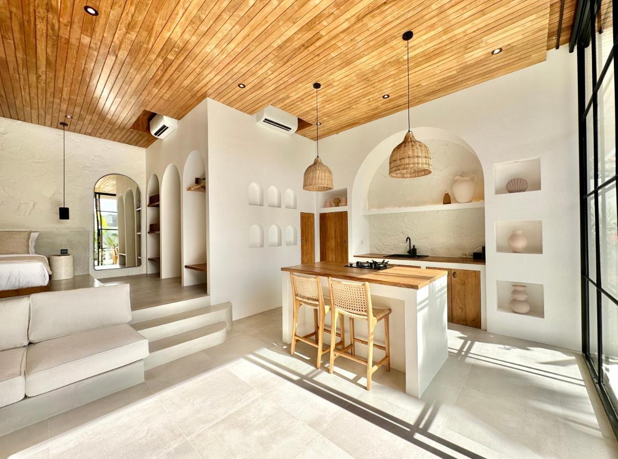 The Suites By The Young Villas Uluwatu  Exterior photo