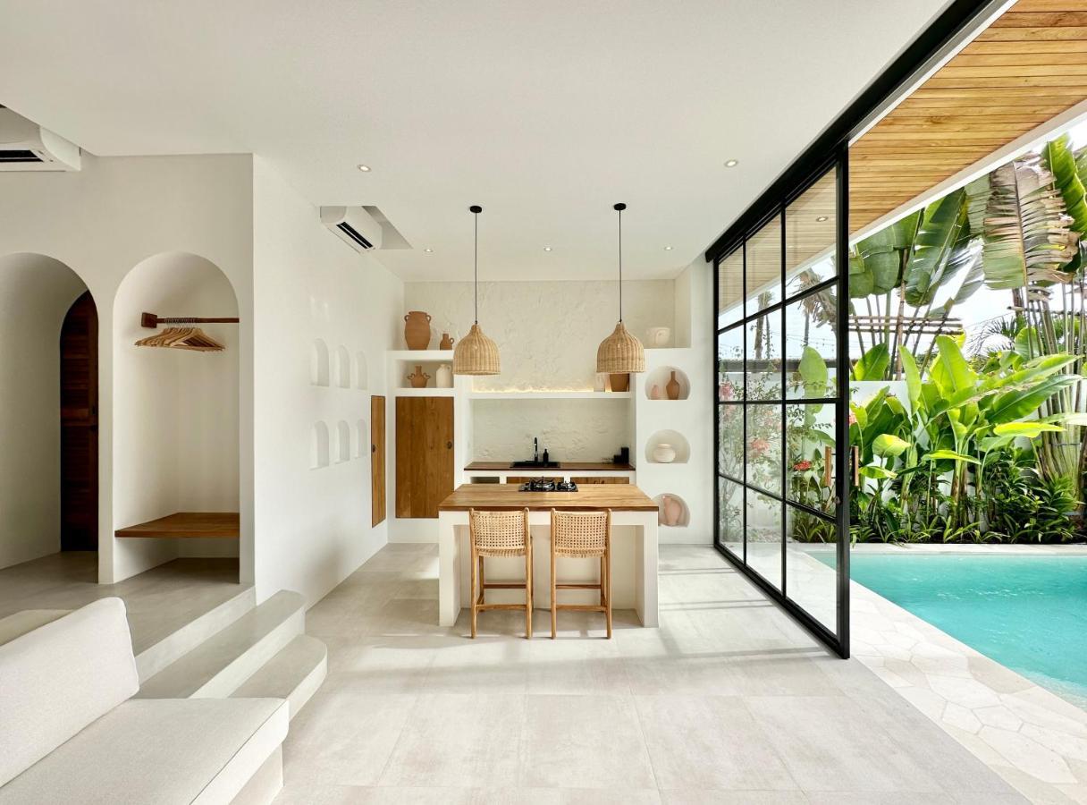 The Suites By The Young Villas Uluwatu  Exterior photo