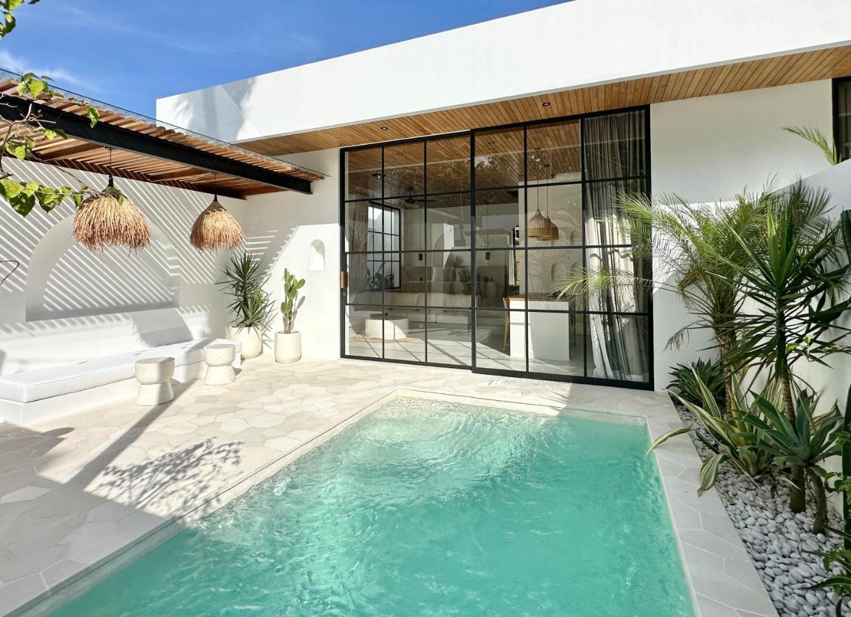 The Suites By The Young Villas Uluwatu  Exterior photo