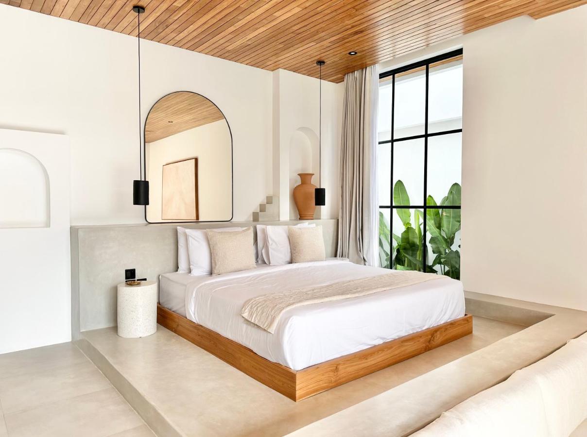 The Suites By The Young Villas Uluwatu  Exterior photo