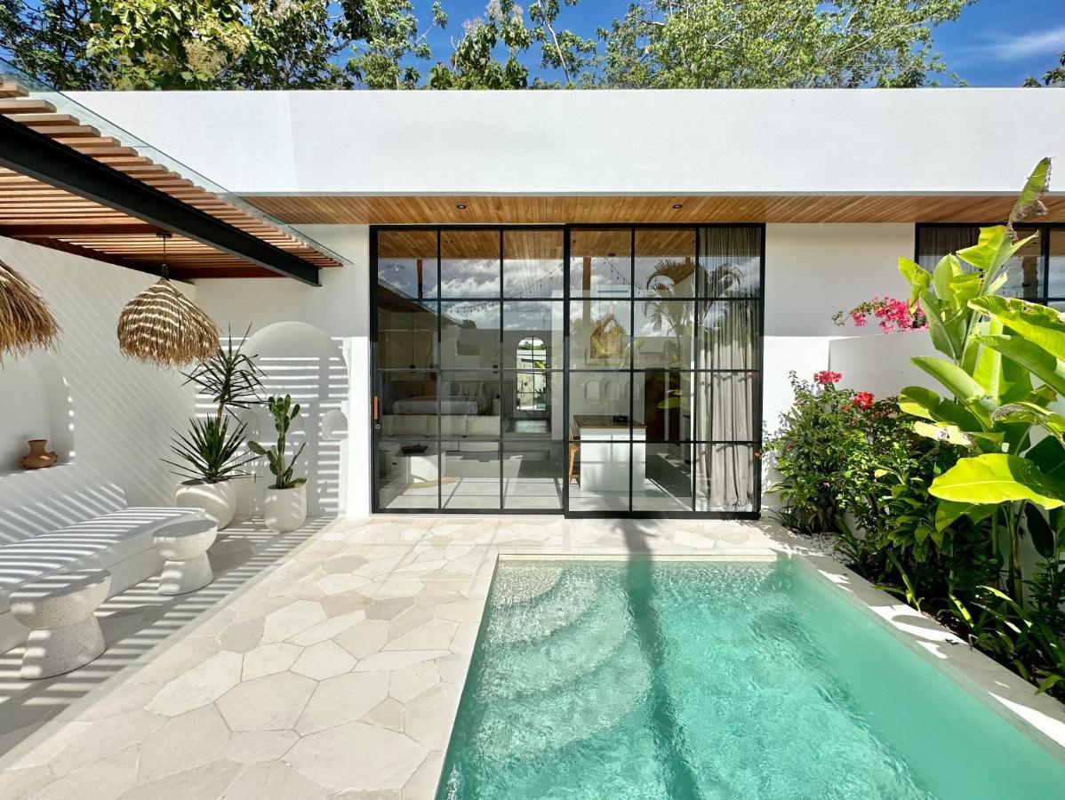 The Suites By The Young Villas Uluwatu  Exterior photo