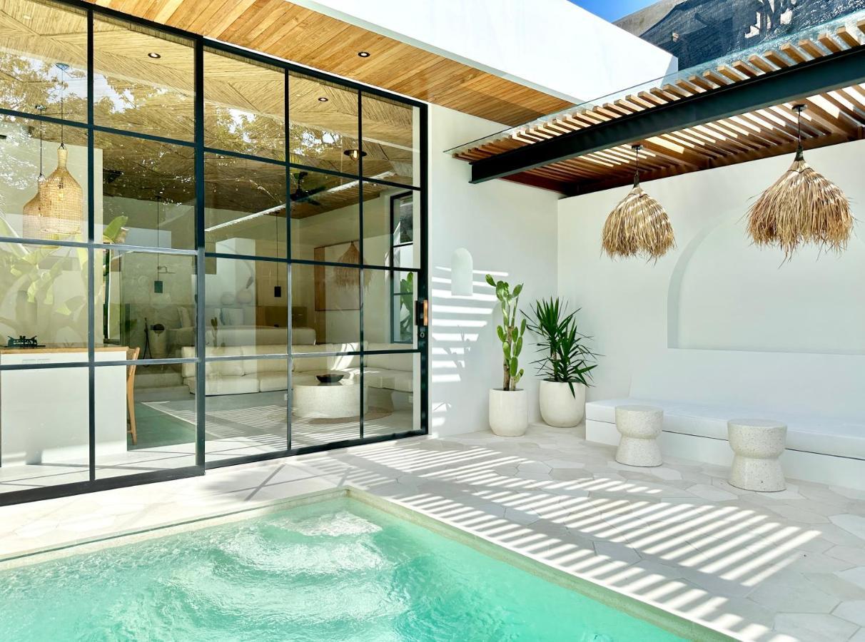 The Suites By The Young Villas Uluwatu  Exterior photo